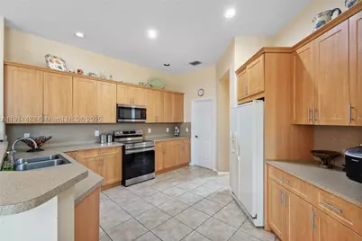 13875 SW 41st, Davie, FL 33330 - Photo 20