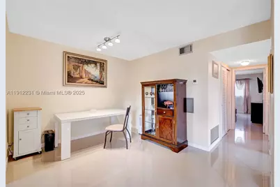 1943 Monroe #310D, Hollywood, FL 33020 - Photo 4