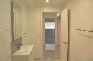 9375 Fontainebleau, Miami, FL 33172 - Photo 20
