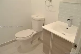 9375 Fontainebleau, Miami, FL 33172 - Photo 12