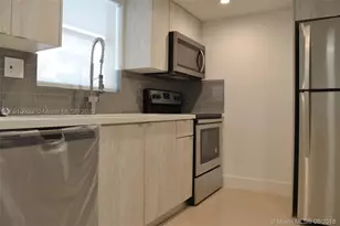 9375 Fontainebleau, Miami, FL 33172 - Photo 6