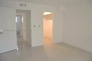 9375 Fontainebleau, Miami, FL 33172 - Photo 14
