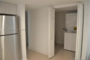 9375 Fontainebleau, Miami, FL 33172 - Photo 8