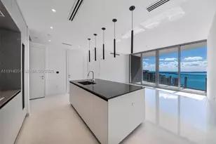 300 Biscayne Blvd, Miami, FL 33131 - Photo 2
