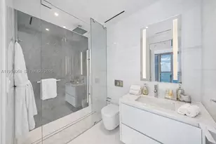 300 Biscayne Blvd, Miami, FL 33131 - Photo 30