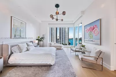 900 Brickell Key #1403, Miami, FL 33131 - Photo 14