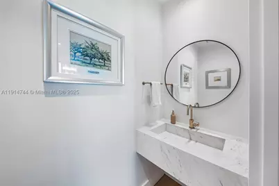 900 Brickell Key #1403, Miami, FL 33131 - Photo 24