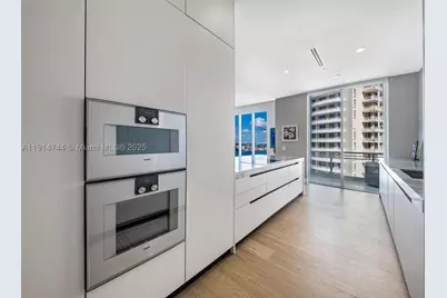 900 Brickell Key #1403, Miami, FL 33131 - Photo 12