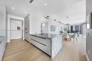 900 Brickell Key, Miami, FL 33131 - Photo 2