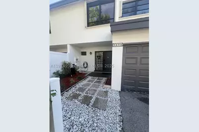 9894 Fairway Cove, Plantation, FL 33324 - Photo 2