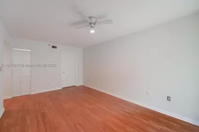 5900 Collins #506, Miami Beach, FL 33140 - Photo 12