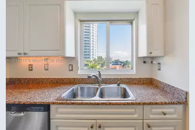 5900 Collins #506, Miami Beach, FL 33140 - Photo 6