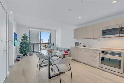 55 SW 9th #2610, Miami, FL 33130 - Photo 2