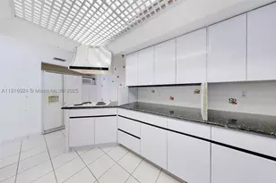 520 Brickell Key, Miami, FL 33131 - Photo 8