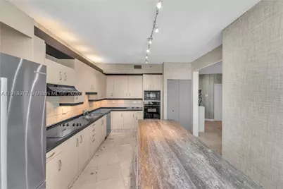 300 S Pointe #906, Miami Beach, FL 33139 - Photo 10