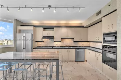 300 S Pointe #906, Miami Beach, FL 33139 - Photo 6