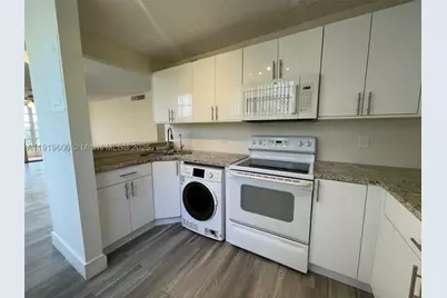 9471 Evergreen #401, Davie, FL 33324 - Photo 14