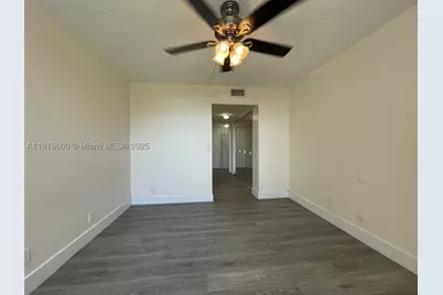 9471 Evergreen #401, Davie, FL 33324 - Photo 20