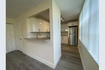 9471 Evergreen #401, Davie, FL 33324 - Photo 12
