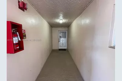 9471 Evergreen #401, Davie, FL 33324 - Photo 2