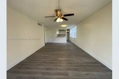 9471 Evergreen #401, Davie, FL 33324 - Photo 10