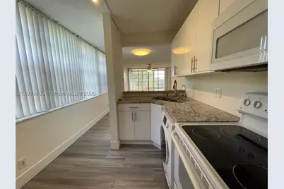 9471 Evergreen #401, Davie, FL 33324 - Photo 16