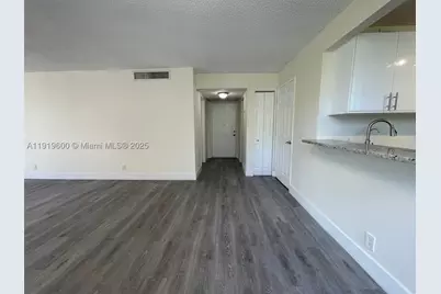 9471 Evergreen #401, Davie, FL 33324 - Photo 4