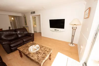 201 178th #323, Sunny Isles Beach, FL 33160 - Photo 4