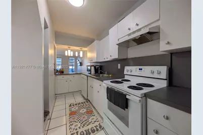 100 Lincoln #904, Miami Beach, FL 33139 - Photo 14