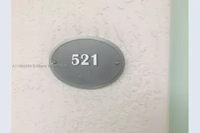 6000 Collins #521, Miami Beach, FL 33140 - Photo 2