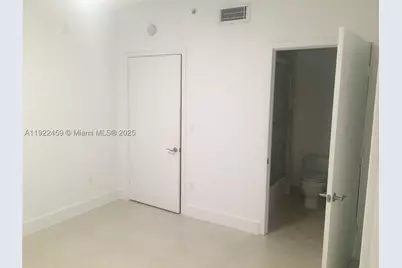 6000 Collins #521, Miami Beach, FL 33140 - Photo 4