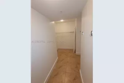 41 SE 5th #710, Miami, FL 33131 - Photo 14