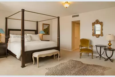 5255 Collins #5D, Miami Beach, FL 33140 - Photo 8