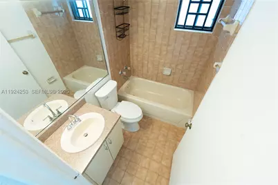 5300 W 21st #311, Hialeah, FL 33016 - Photo 10