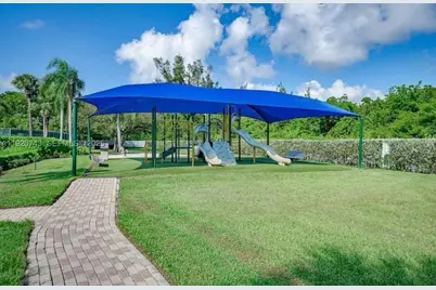 1135 Satinleaf, Hollywood, FL 33019 - Photo 64