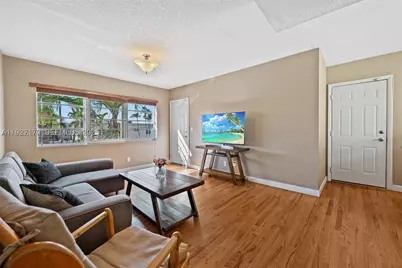 8345 Byron #6, Miami Beach, FL 33141 - Photo 2