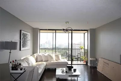 20379 W Country Club #2237, Aventura, FL 33180 - Photo 2