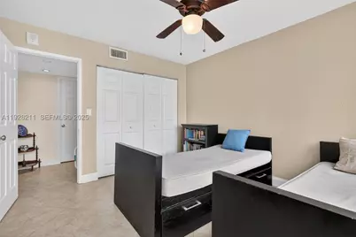 7135 Collins #1015, Miami Beach, FL 33141 - Photo 18