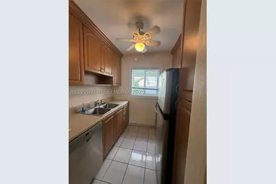 401 Collins #21, Miami Beach, FL 33139 - Photo 8