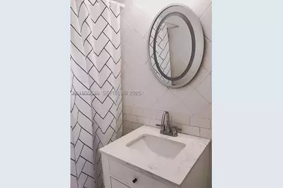1611 Michigan #21, Miami Beach, FL 33139 - Photo 6