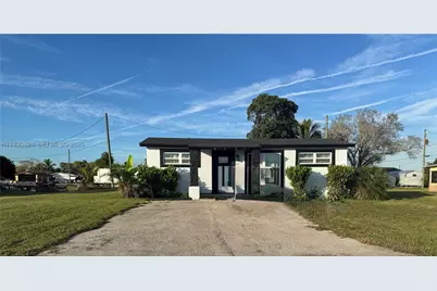 415 SE 4th, South Bay, FL 33493 - Photo 2