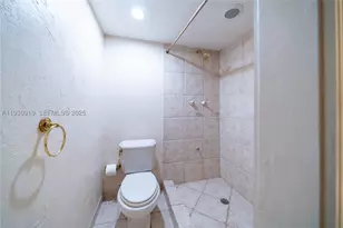 19212 NE 25th, Miami, FL 33180 - Photo 36