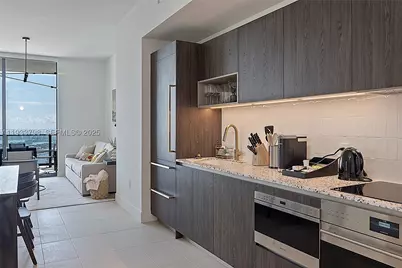 159 NE 6th #5015, Miami, FL 33132 - Photo 4