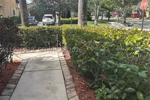 948 NW Phoenix, Weston, FL 33327 - Photo 2