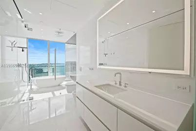 300 Biscayne Blvd #3201, Miami, FL 33130 - Photo 14
