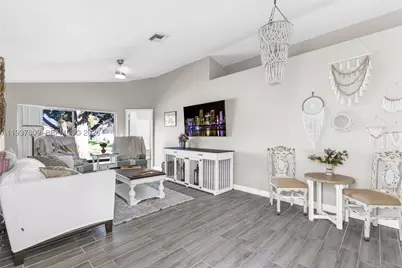 10831 NW 3rd, Pembroke Pines, FL 33026 - Photo 2
