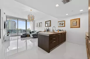 200 Biscayne Blvd, Miami, FL 33131 - Photo 2