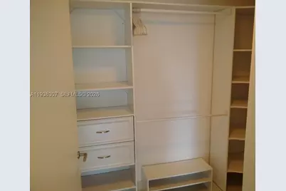 200 Biscayne Boulevard #906, Miami, FL 33131 - Photo 6