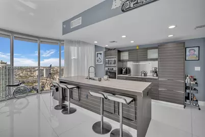 200 Biscayne Boulevard #4202, Miami, FL 33131 - Photo 8
