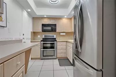 5005 Collins #824, Miami Beach, FL 33140 - Photo 28
